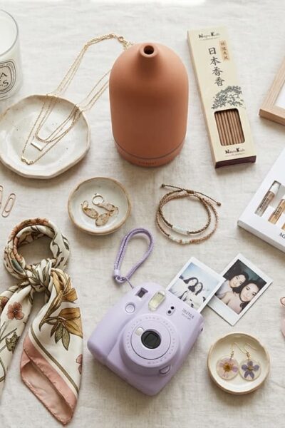 Aesthetic Bestie Gifts: 20 Ideas She’ll Actually Post About